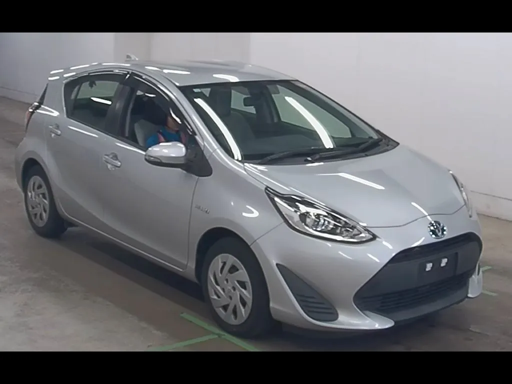 TOYOTA AQUA L