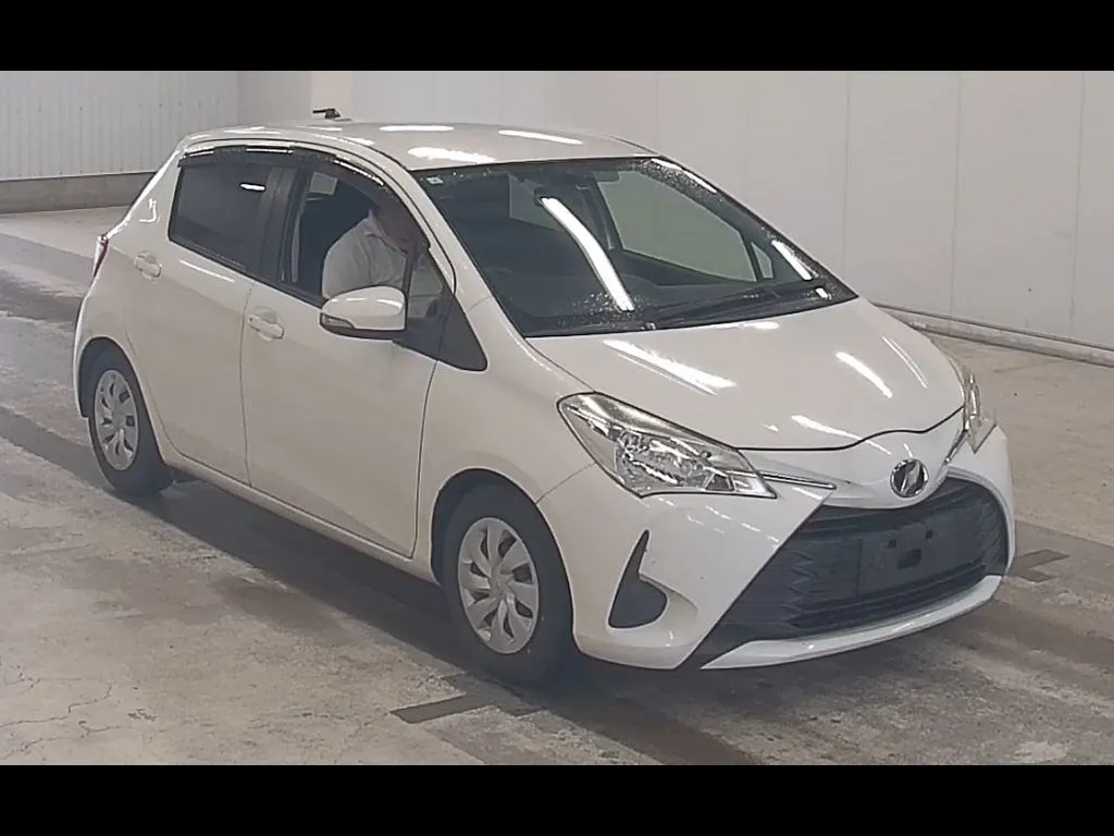 TOYOTA VITZ 5D F