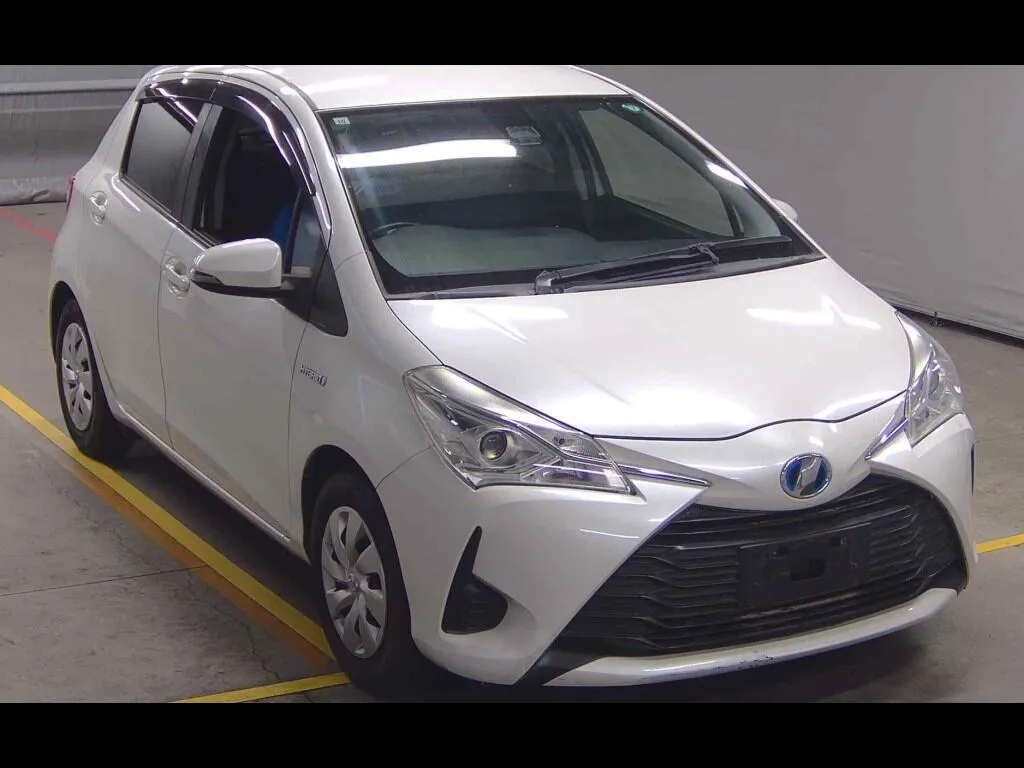 TOYOTA VITZ 5D HYBRID F