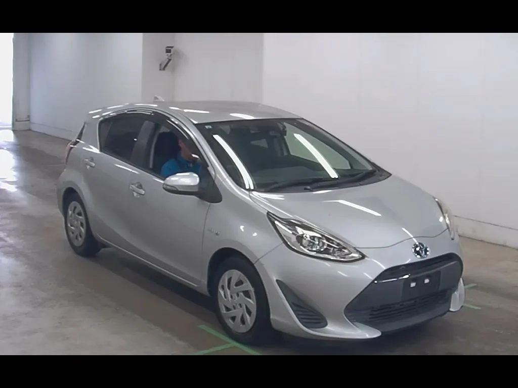 TOYOTA AQUA G
