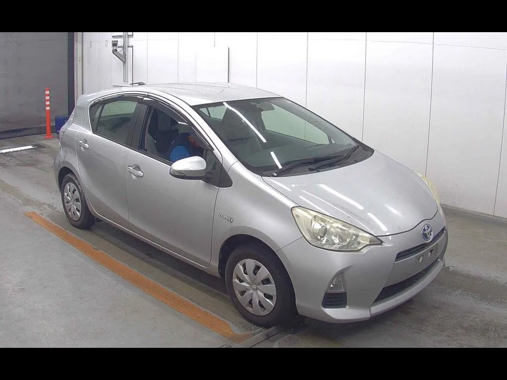 TOYOTA AQUA L