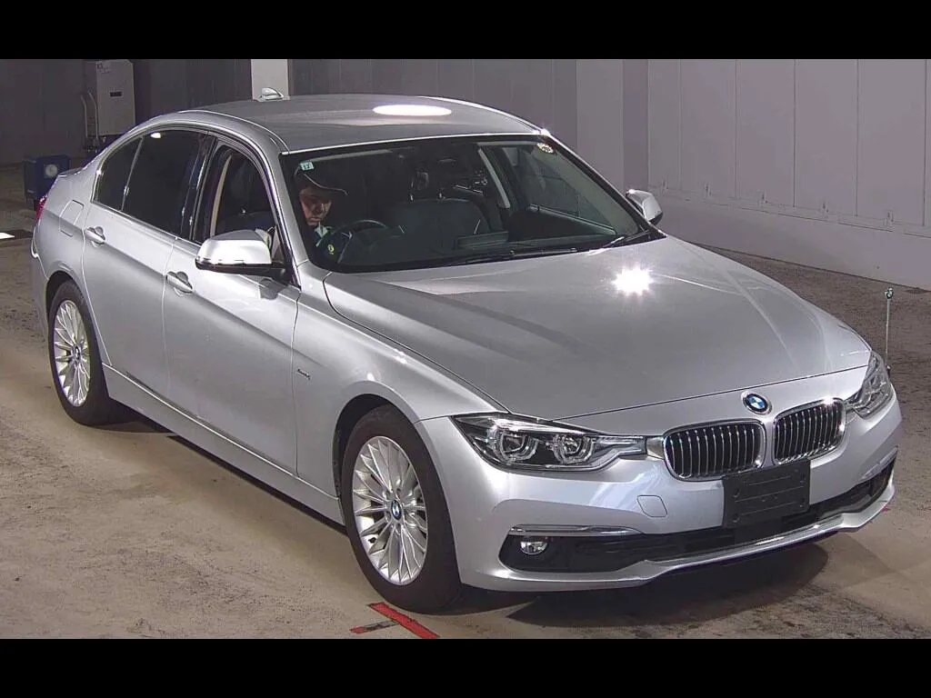 BMW 3 SERIES 4D 320I LUXURY