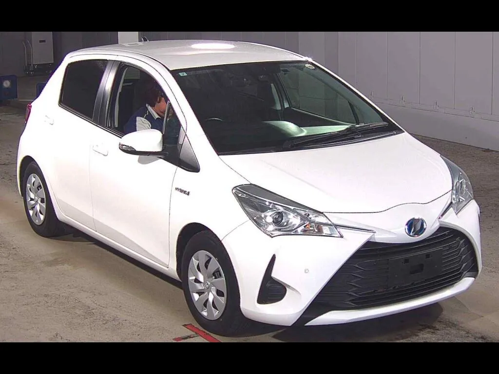 TOYOTA VITZ 5D HYBRID F