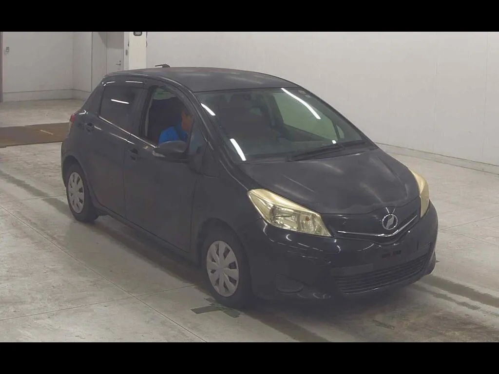 TOYOTA VITZ 5D