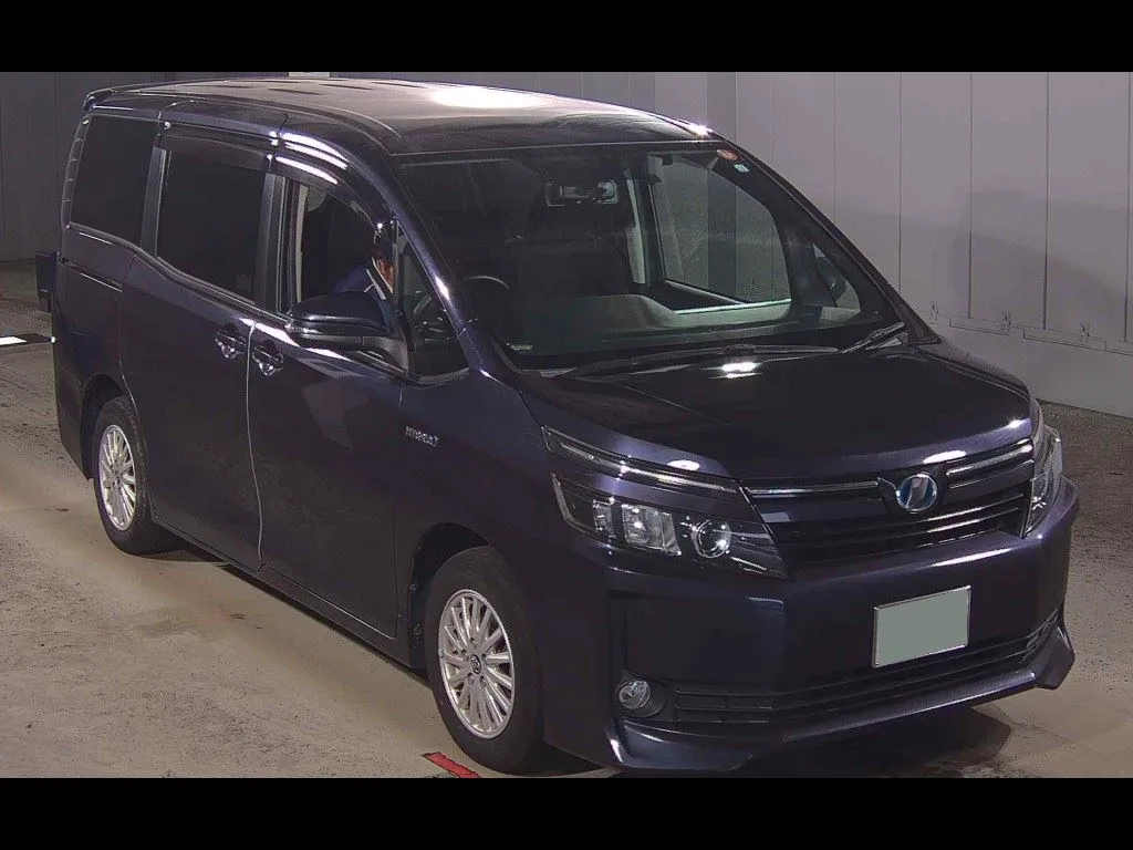 TOYOTA VOXY HYBRID V