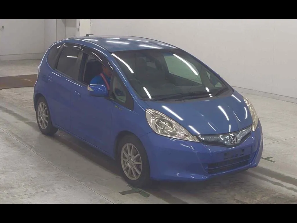 HONDA FIT HYBRID NAVI PREMIUM SELECTION