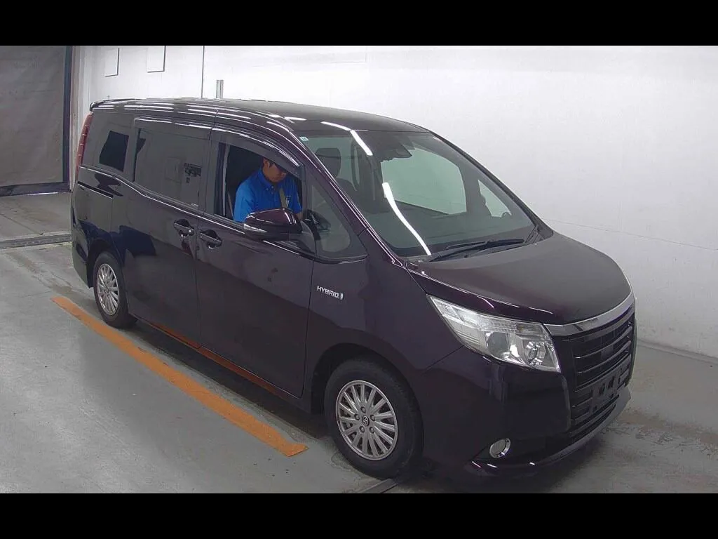 TOYOTA NOAH HYBRID G