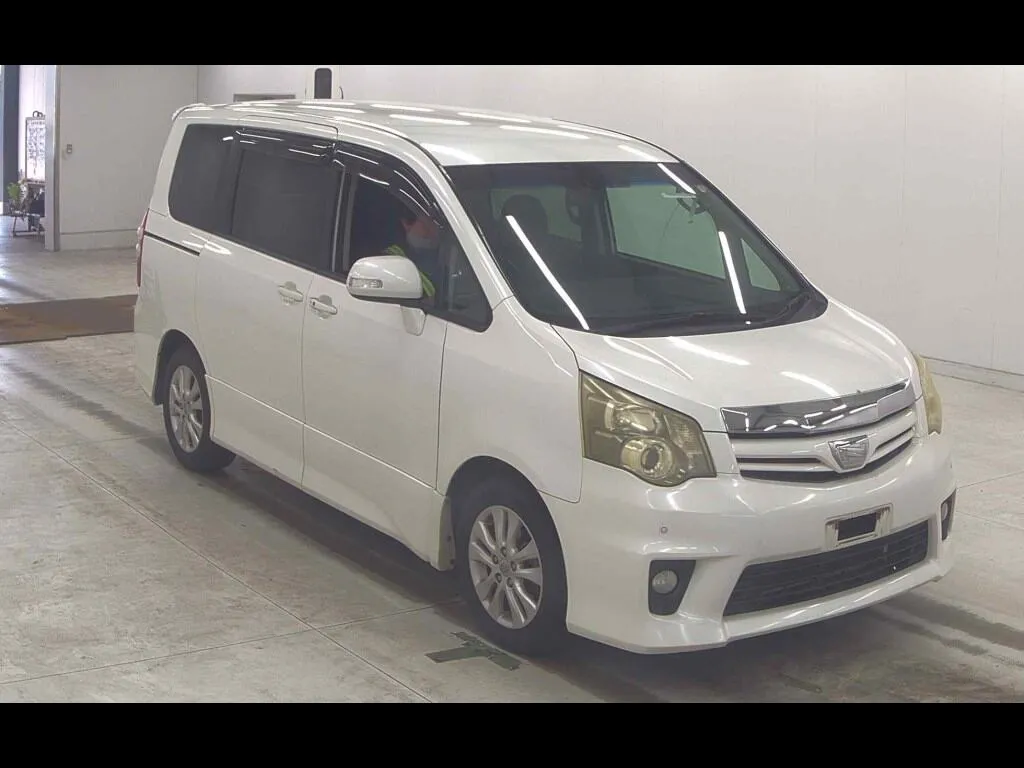 TOYOTA NOAH SI
