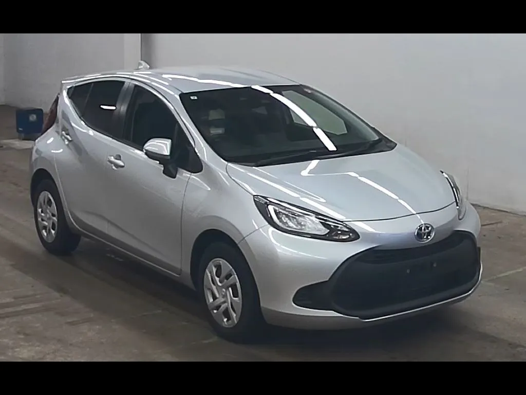 TOYOTA AQUA 4WD X