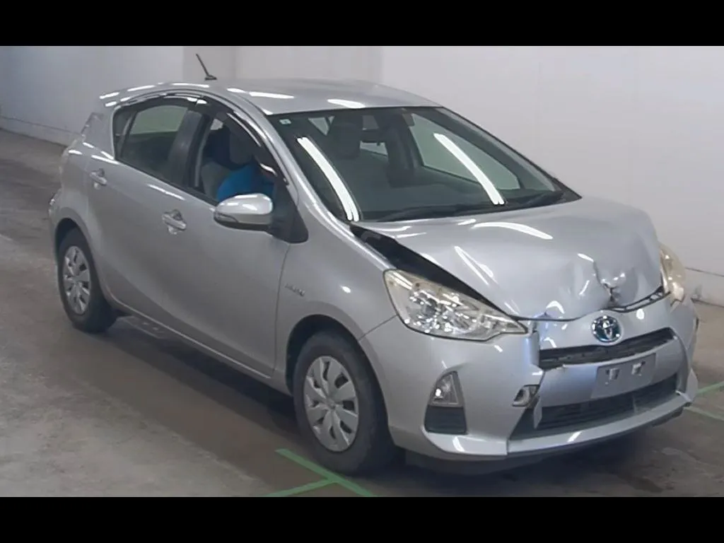TOYOTA AQUA L