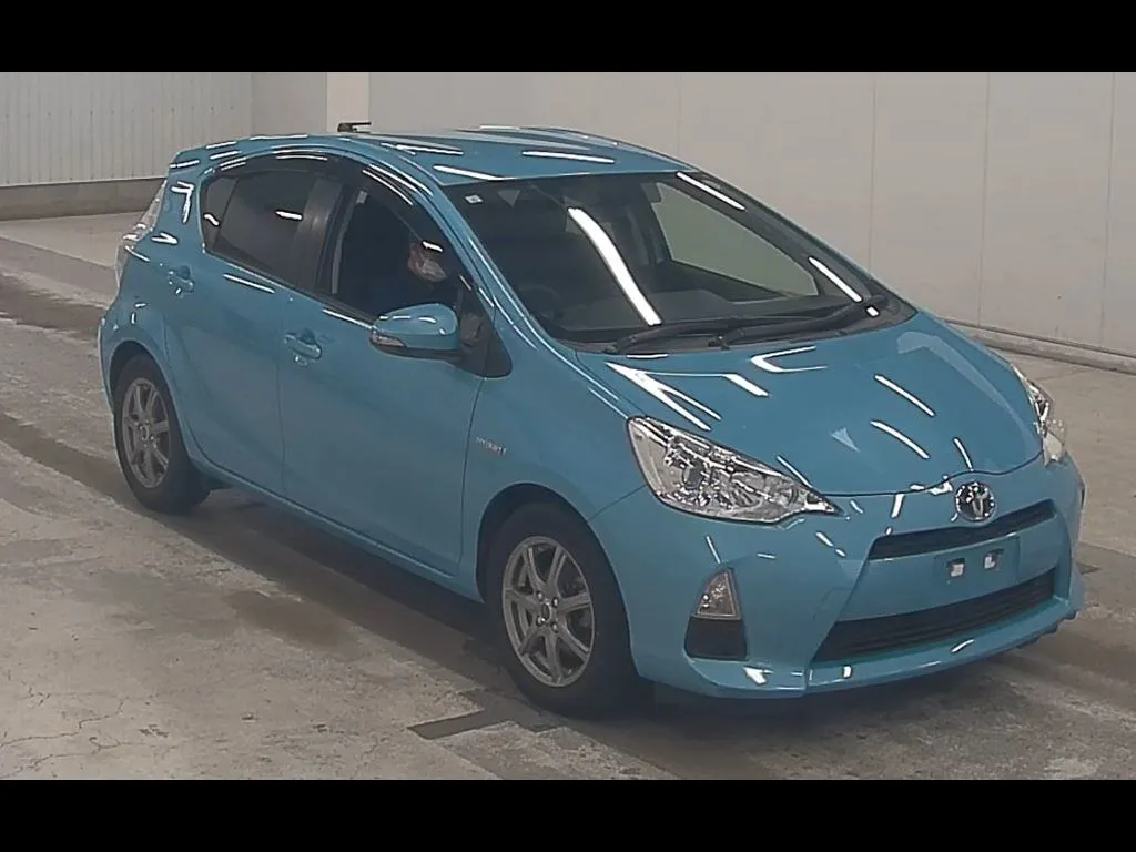 TOYOTA AQUA S