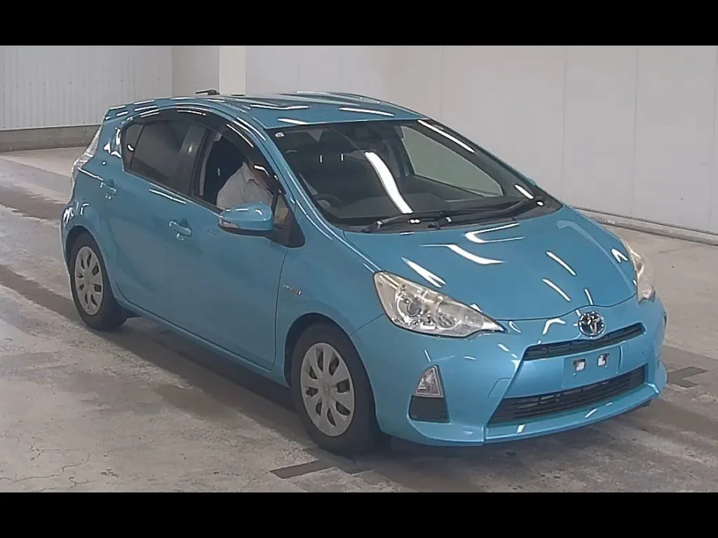 TOYOTA AQUA S