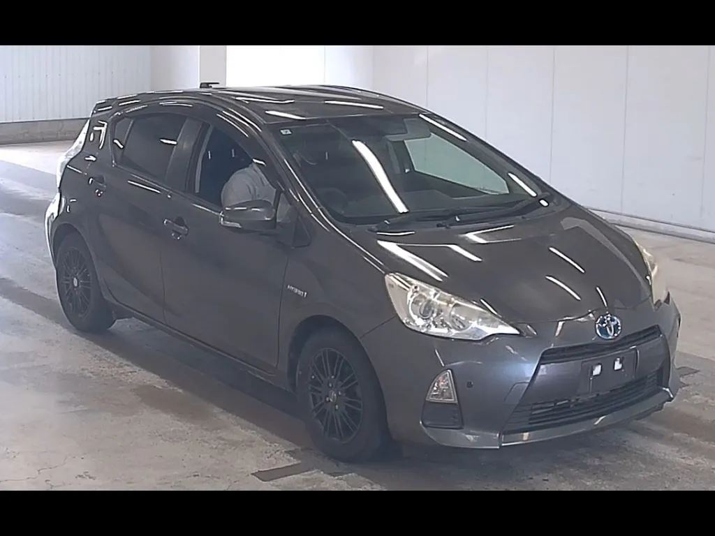 TOYOTA AQUA S