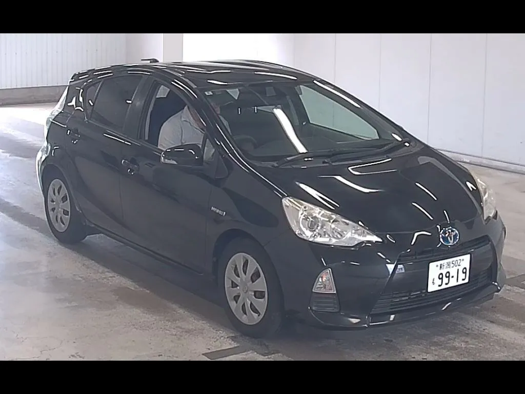 TOYOTA AQUA S