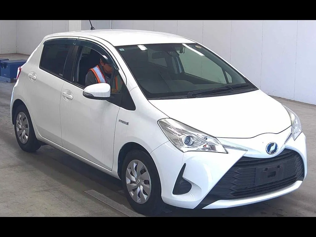 TOYOTA VITZ 5D HYBRID F