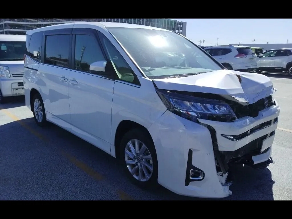 TOYOTA NOAH HYBRID Z