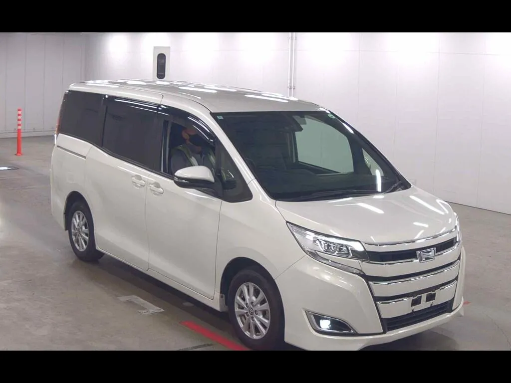 TOYOTA NOAH HYBRID X