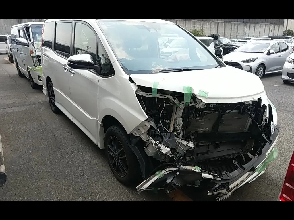 TOYOTA NOAH SI