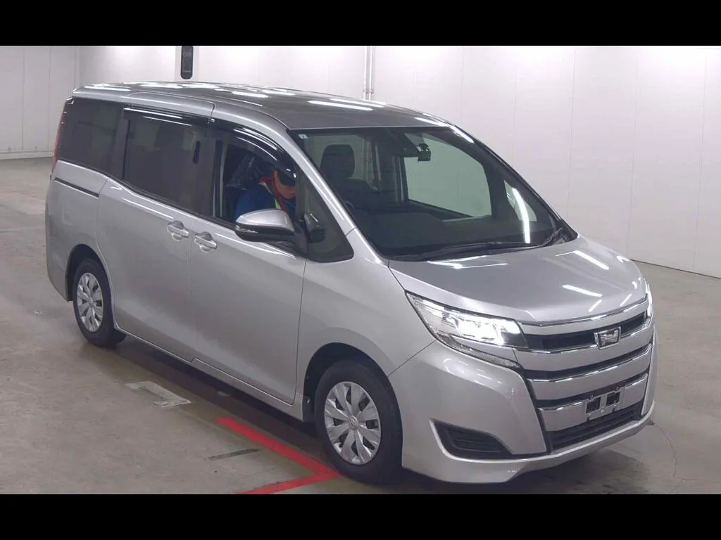 TOYOTA NOAH X