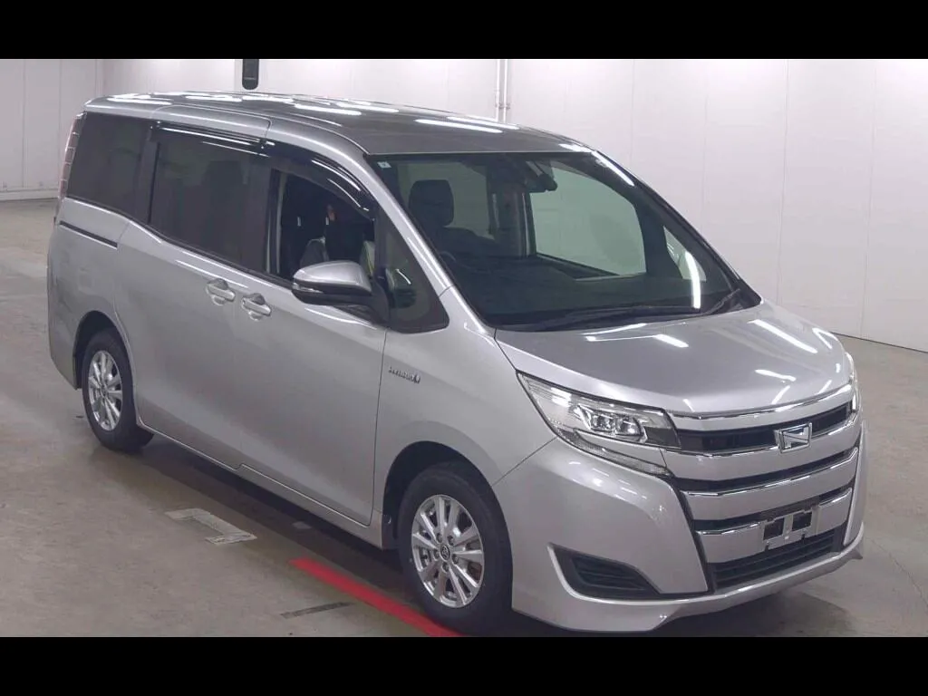 TOYOTA NOAH HYBRID X