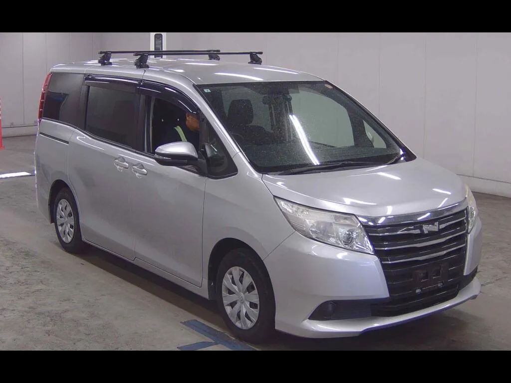 TOYOTA NOAH X V PACKAGE