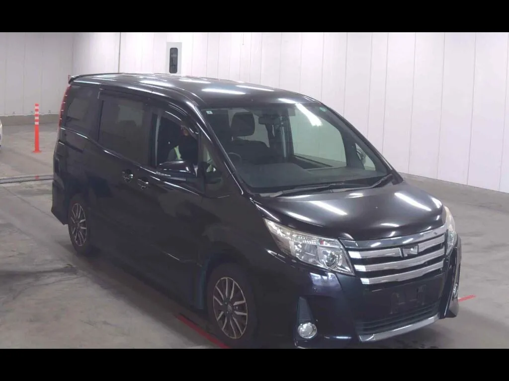 TOYOTA NOAH SI