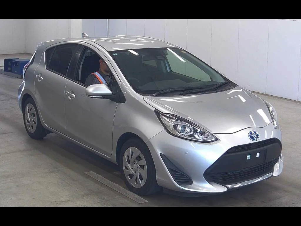 TOYOTA AQUA S
