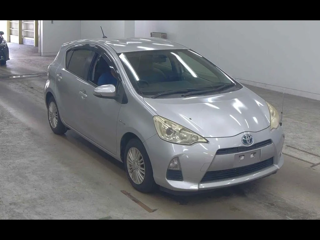 TOYOTA AQUA L