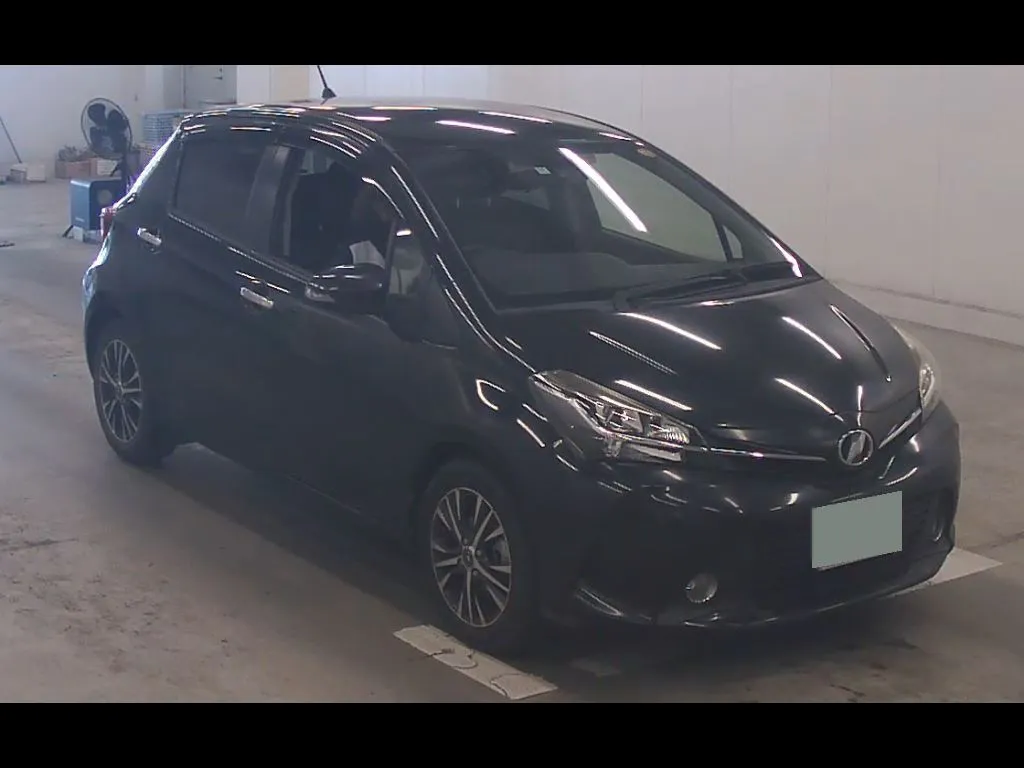 TOYOTA VITZ 5D 1.3F LED EDITION