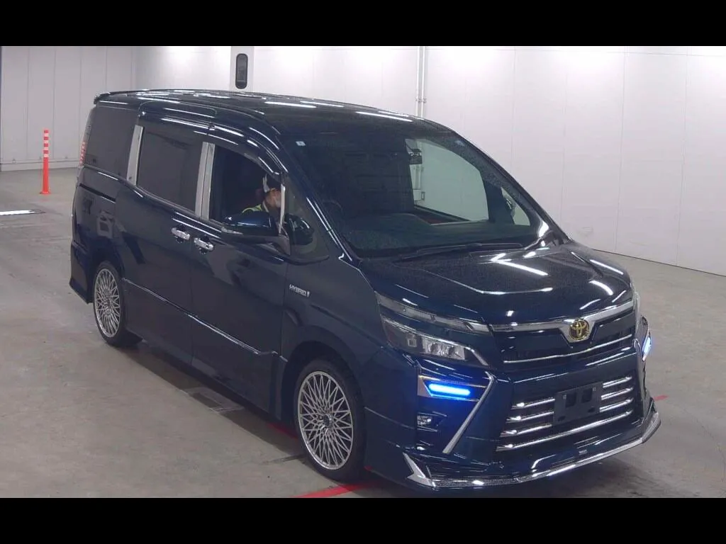 TOYOTA VOXY HYBRID ZS