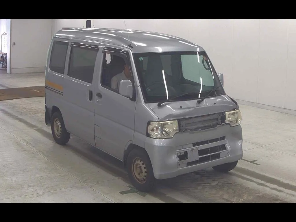 NISSAN NV100CLIPPER VAN
