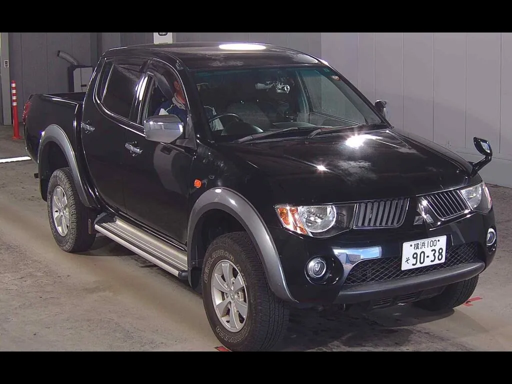 MITSUBISHI TRITON 4WD
