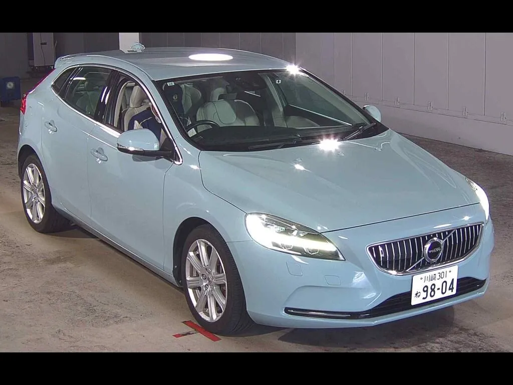 VOLVO V40 T3 INSCRIPTION