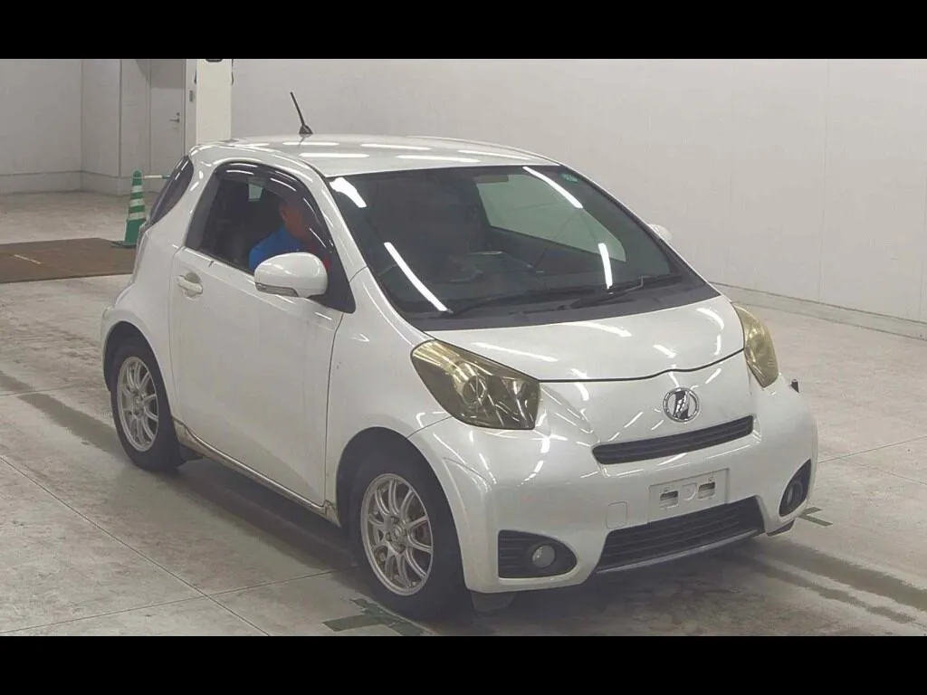 TOYOTA IQ 100G LEATHER PACKAGE
