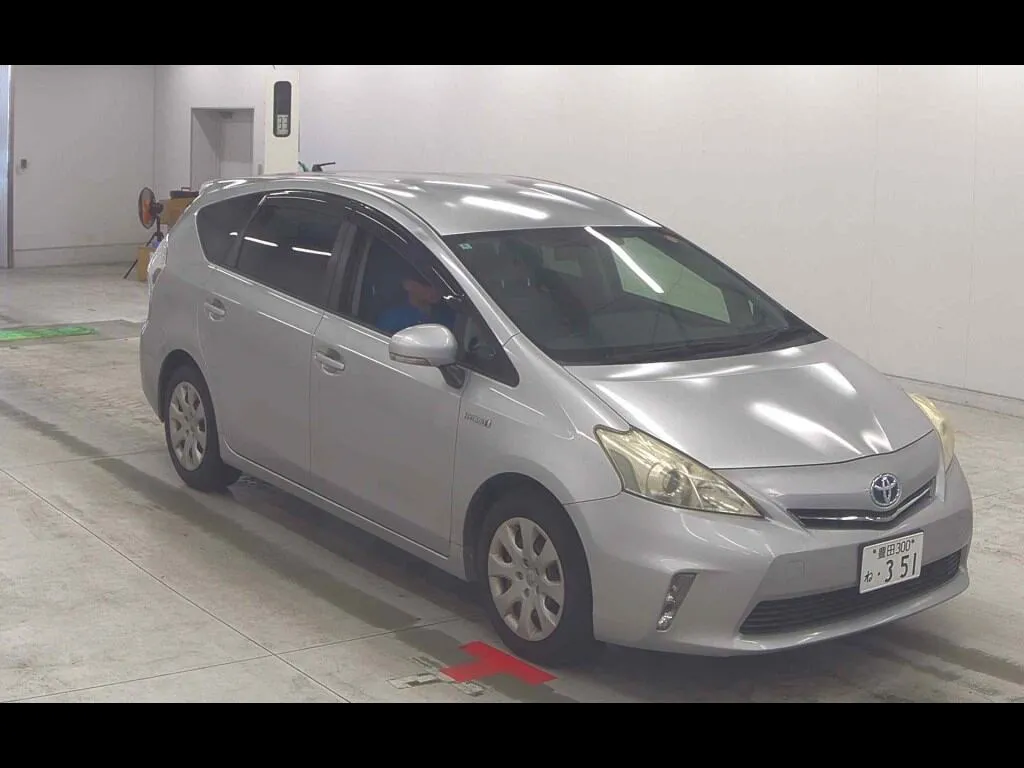 TOYOTA PRIUS ALPHA S L SELECTION