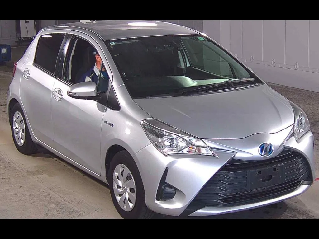 TOYOTA VITZ 5D HYBRID F