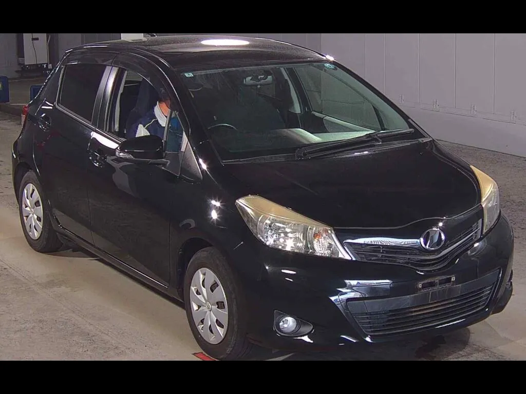TOYOTA VITZ 5D F