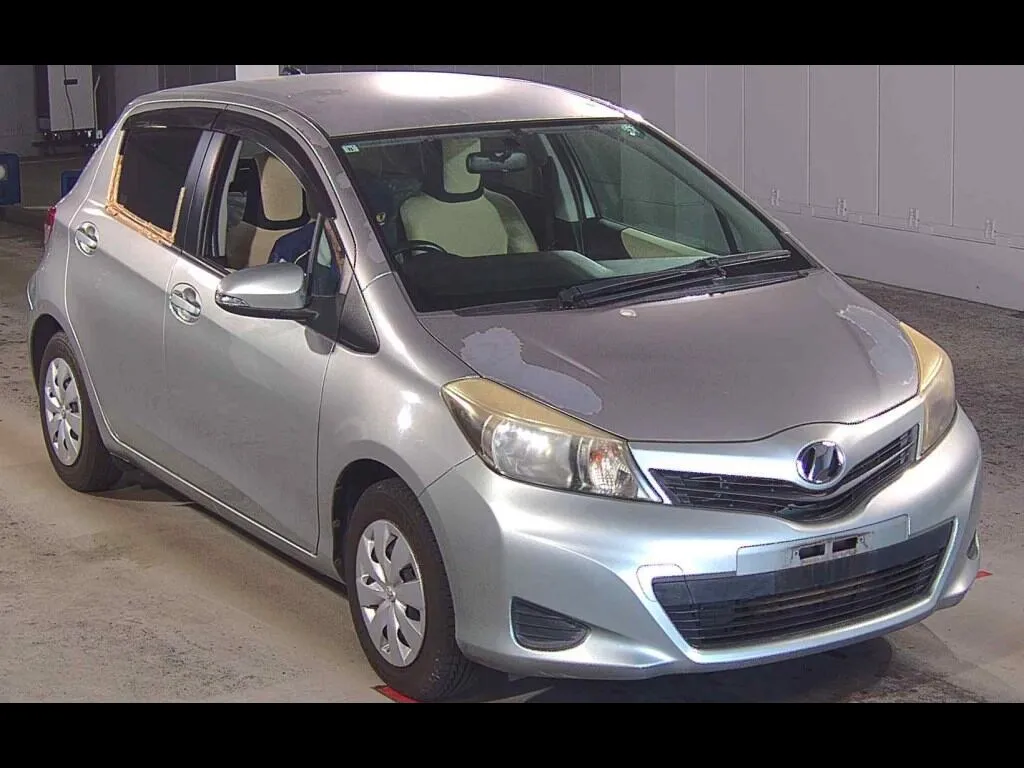 TOYOTA VITZ 5D F