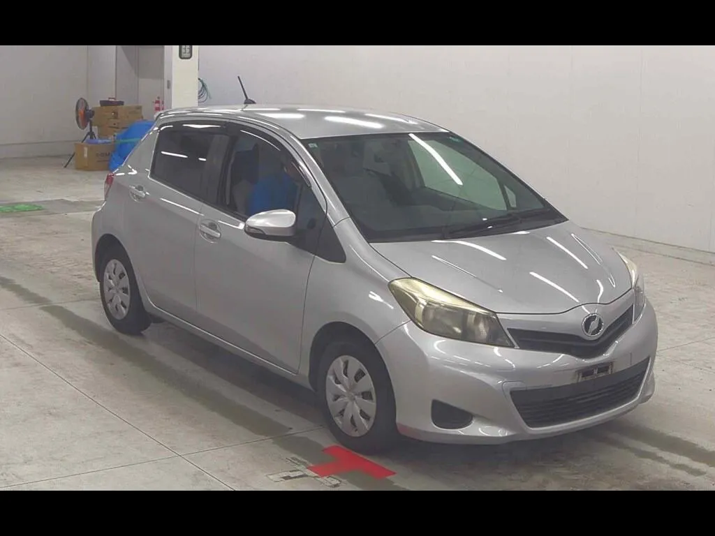 TOYOTA VITZ 5D F