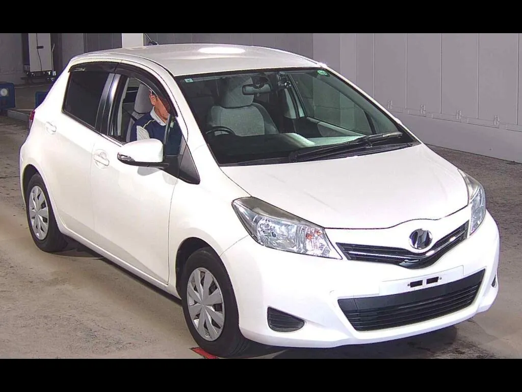 TOYOTA VITZ 5D JEWELA