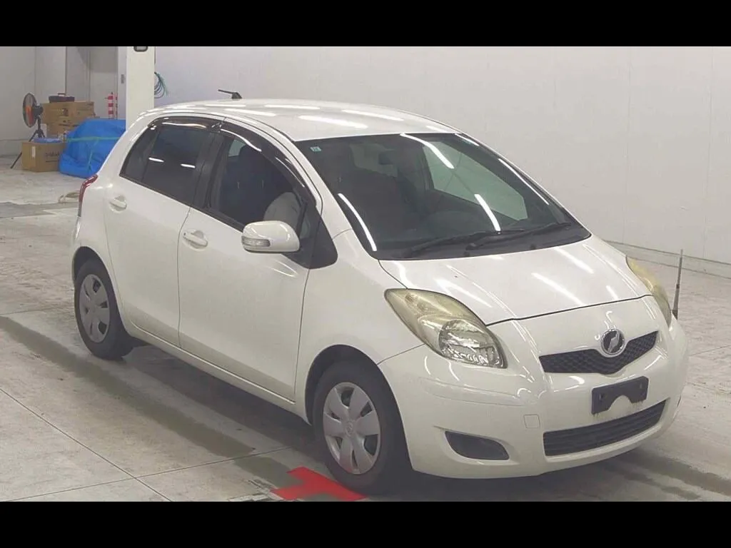 TOYOTA VITZ 5D F