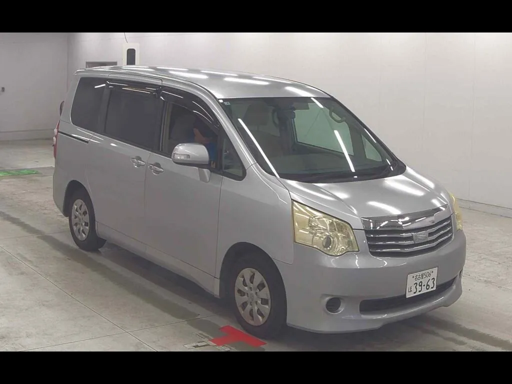 TOYOTA NOAH X SPECIAL EDITION