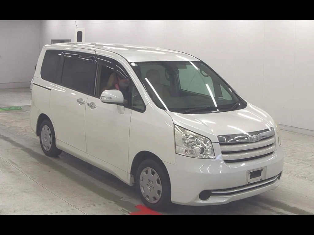 TOYOTA NOAH X SMART EDITION