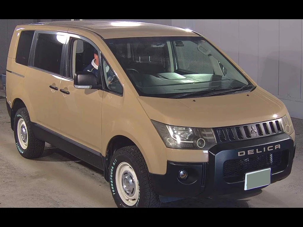MITSUBISHI DELICA D:5 M