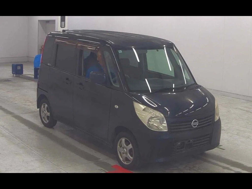 NISSAN ROOX E