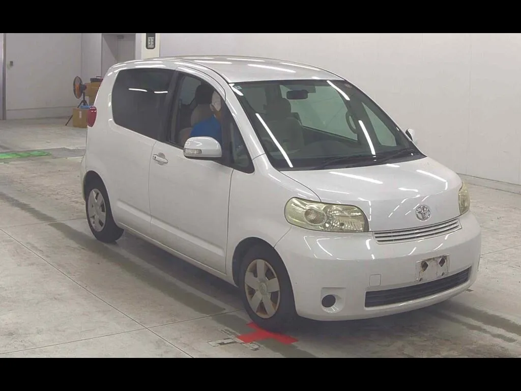 TOYOTA PORTE 3D 130I C PACKAGE HID SELECTION