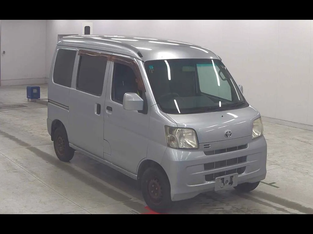 TOYOTA PIXIS VAN CRUISE