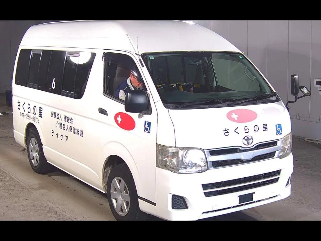 TOYOTA HIACE VAN 4D DX