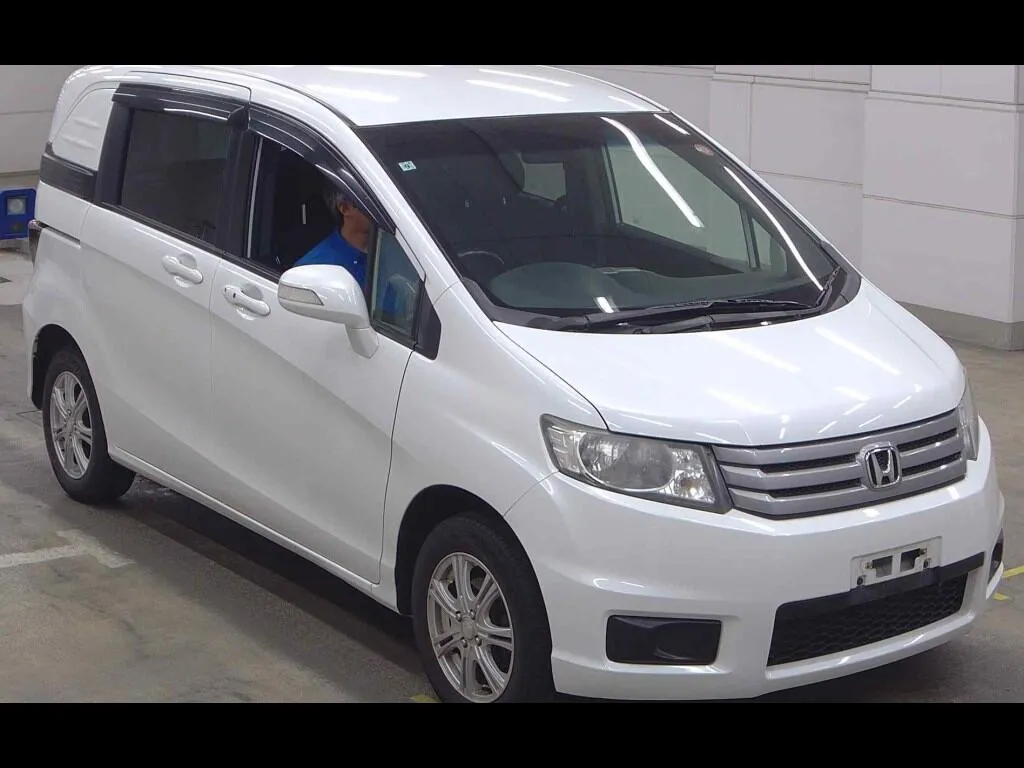 HONDA FREED SPIKE 4WD G JUST SELECTION