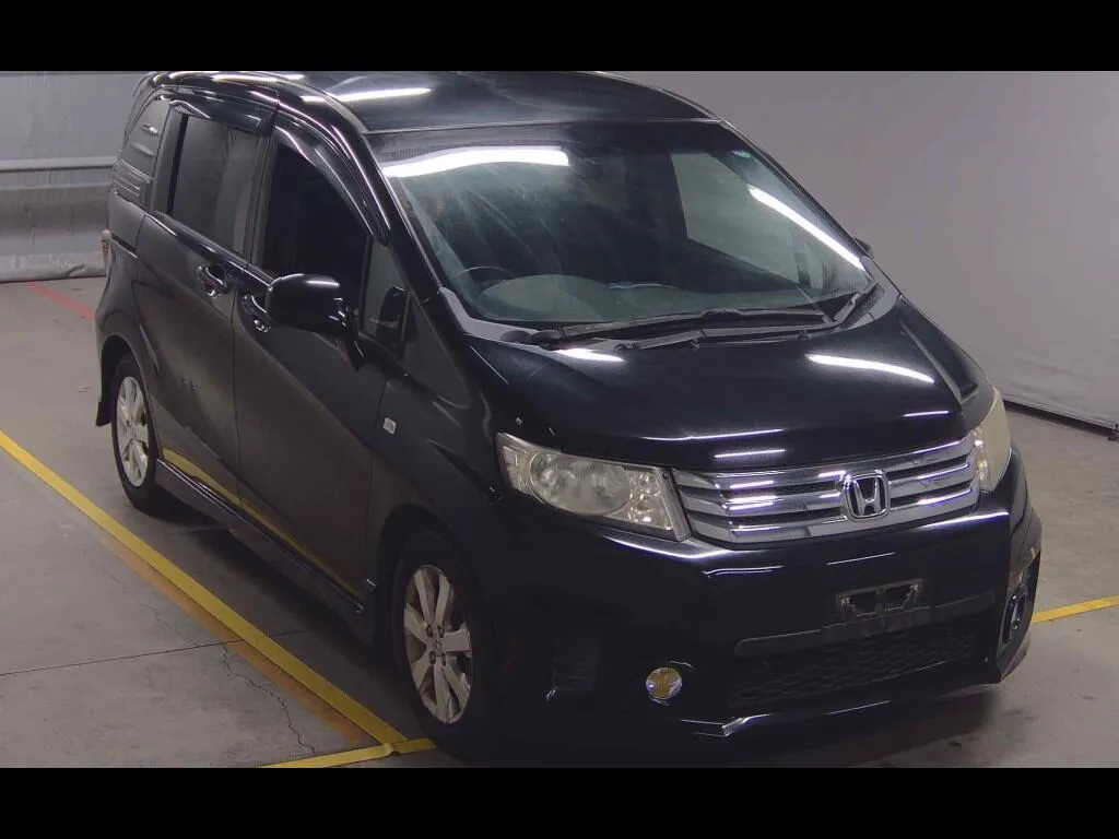 HONDA FREED SPIKE G AERO
